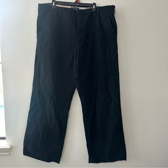 Banana Republic Dawson Chino Pants Black 40x32 Relaxed Fit NWT